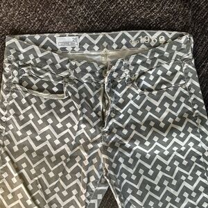 Gap patterned jean